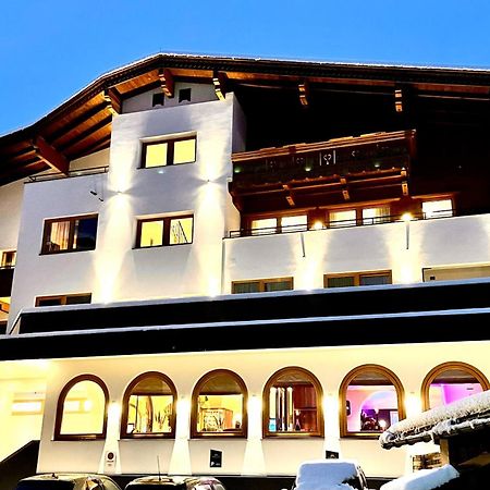 Aparthotel Dorfplatzl Garni Tux Esterno foto