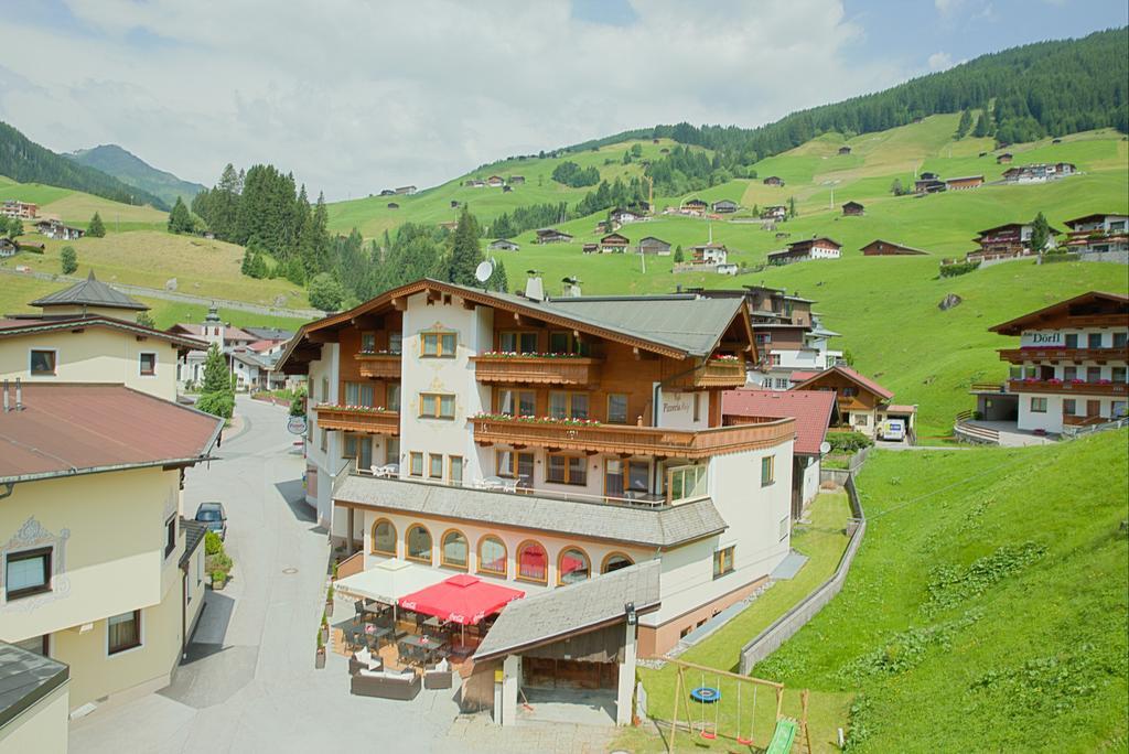 Aparthotel Dorfplatzl Garni Tux Esterno foto