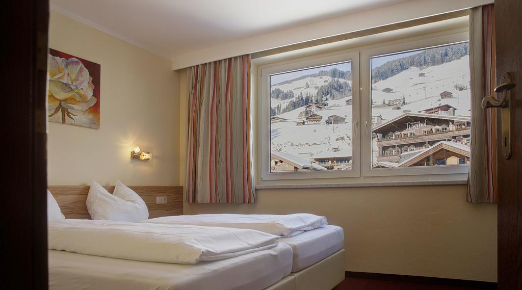 Aparthotel Dorfplatzl Garni Tux Esterno foto