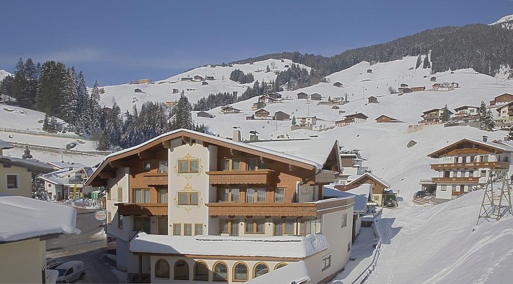 Aparthotel Dorfplatzl Garni Tux Esterno foto