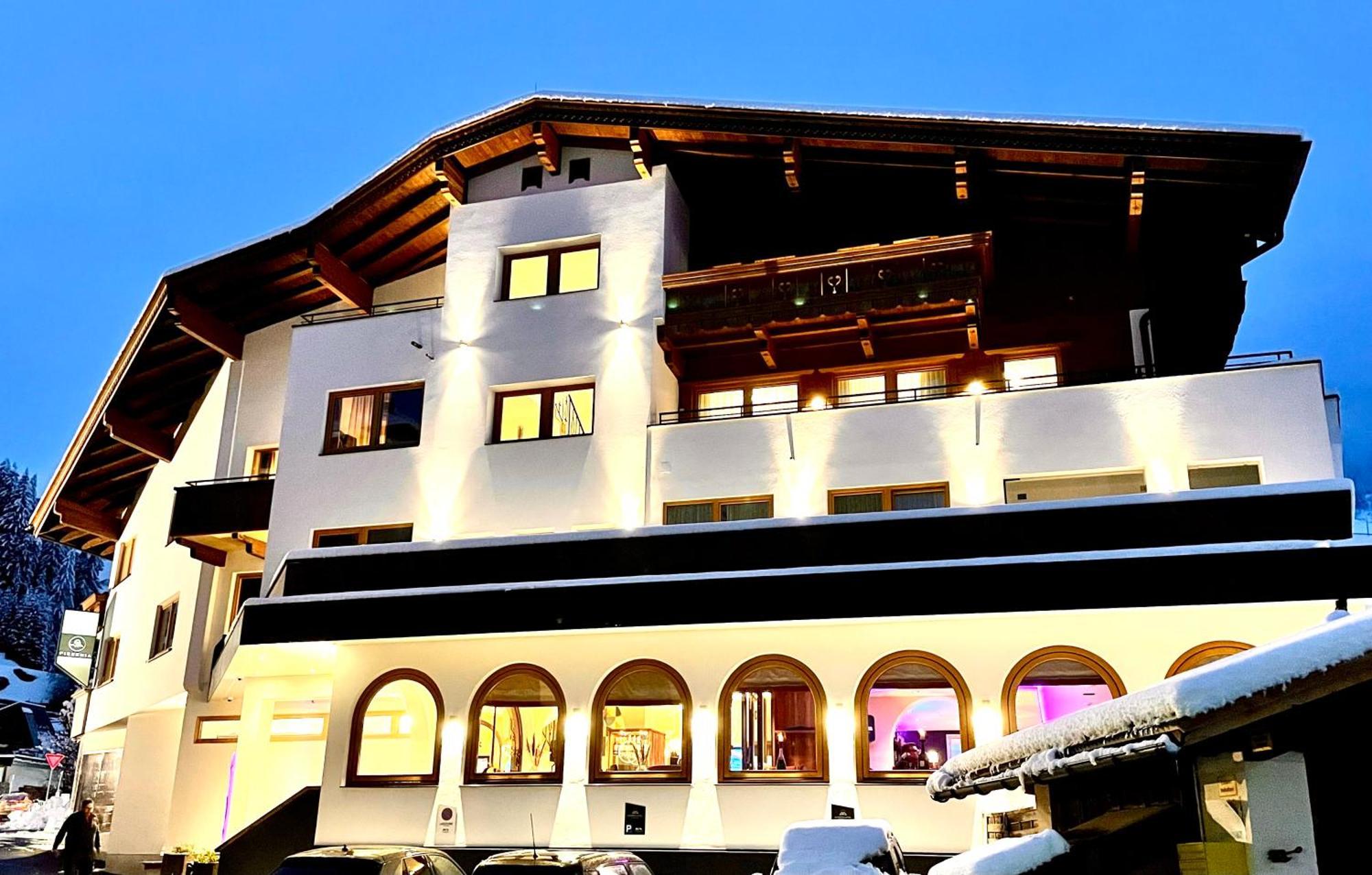 Aparthotel Dorfplatzl Garni Tux Esterno foto
