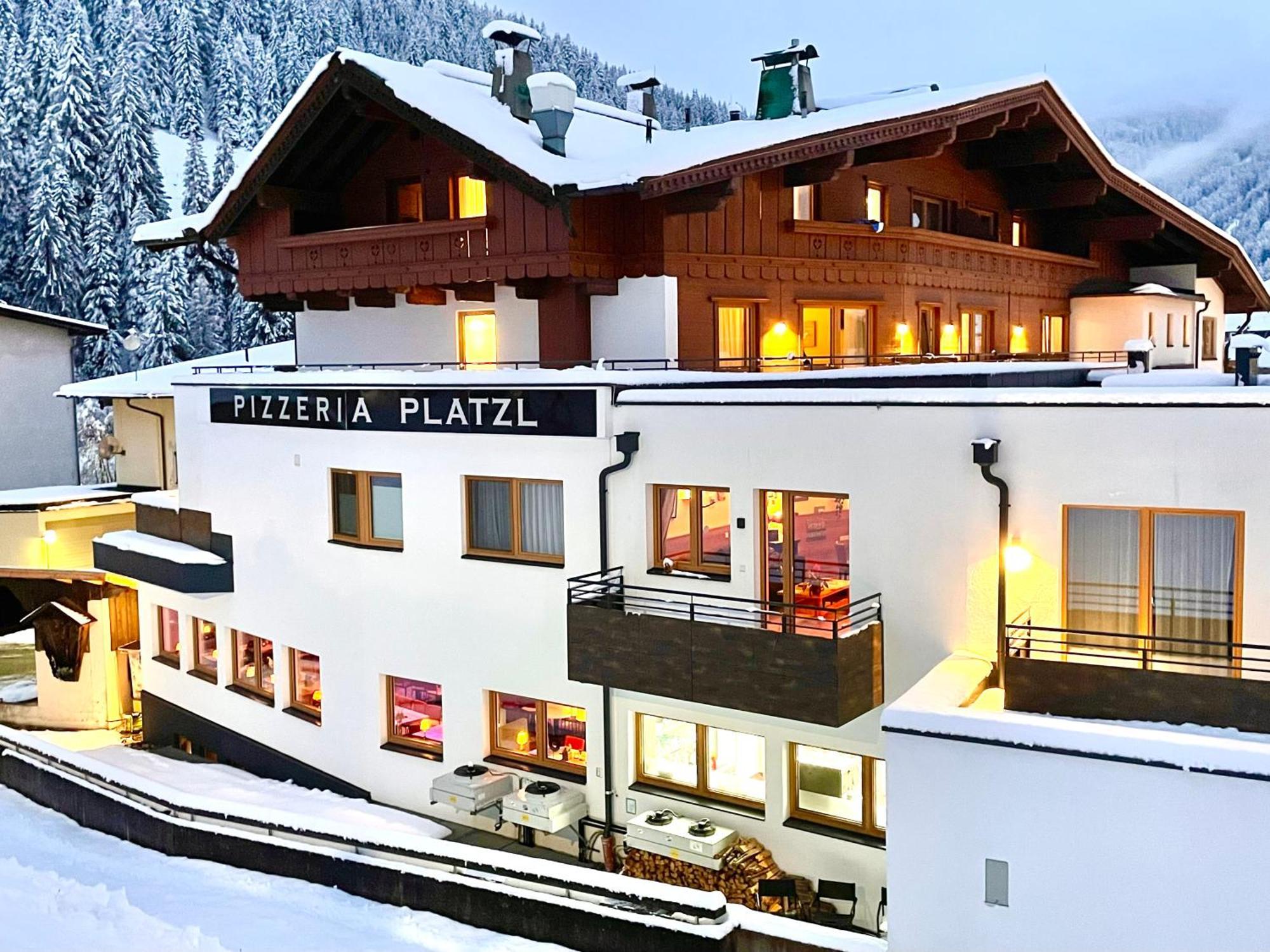 Aparthotel Dorfplatzl Garni Tux Esterno foto