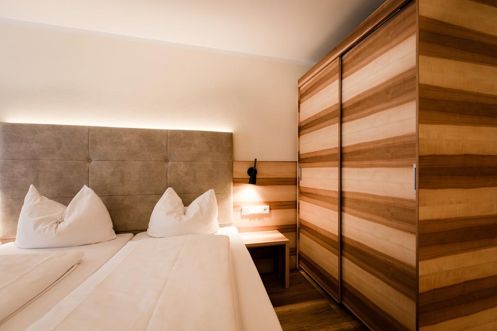 Aparthotel Dorfplatzl Garni Tux Esterno foto