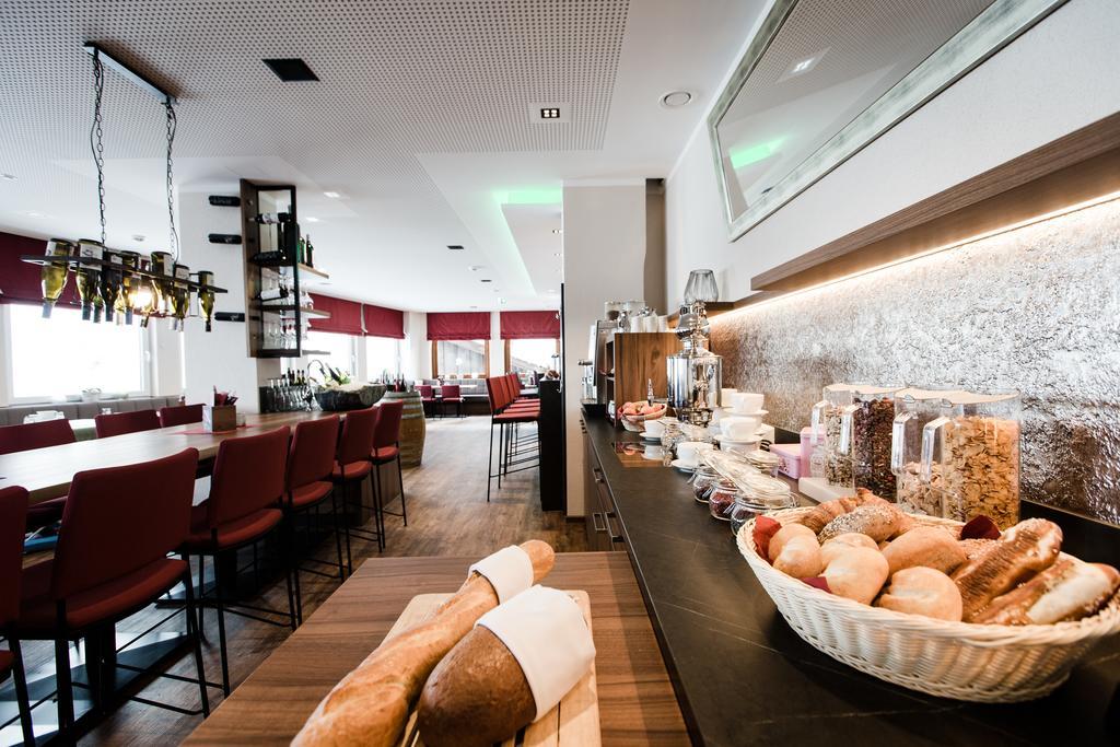 Aparthotel Dorfplatzl Garni Tux Esterno foto