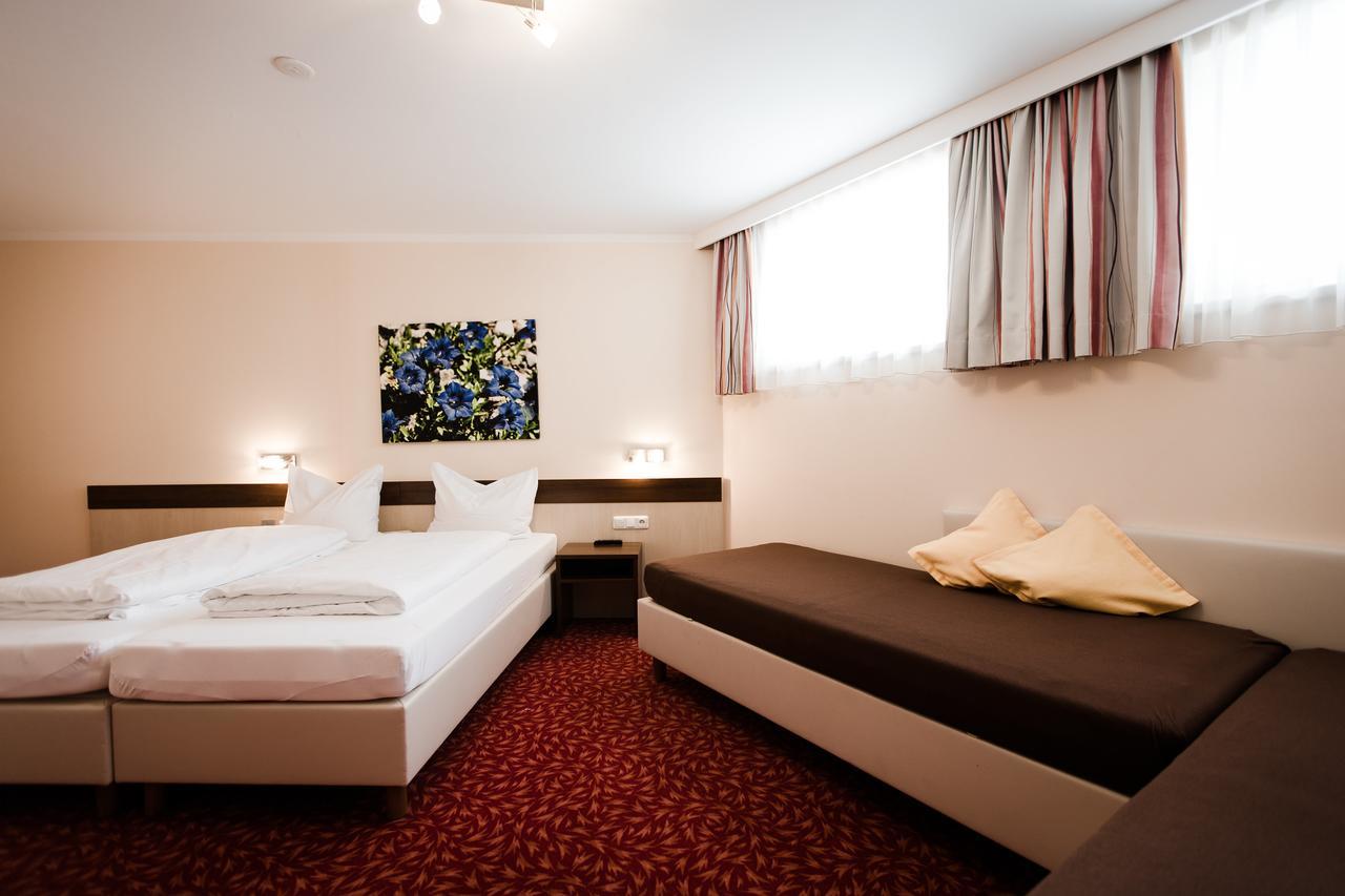 Aparthotel Dorfplatzl Garni Tux Esterno foto