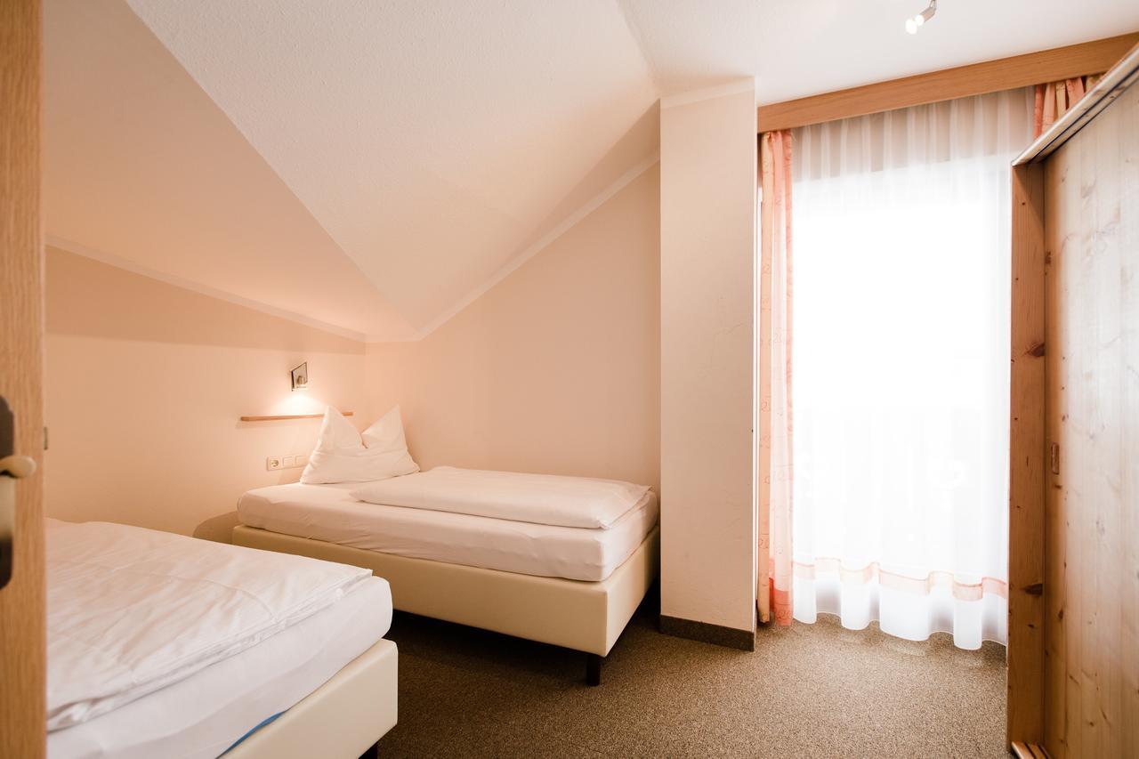 Aparthotel Dorfplatzl Garni Tux Esterno foto