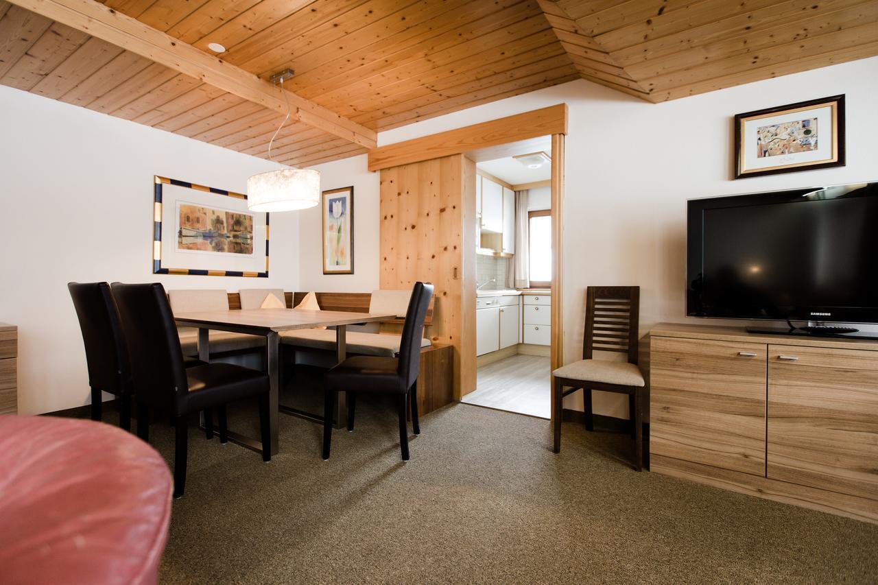 Aparthotel Dorfplatzl Garni Tux Esterno foto