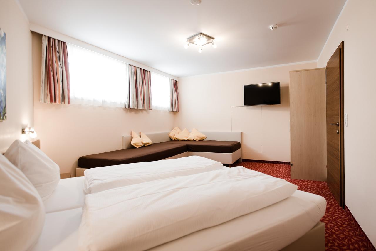 Aparthotel Dorfplatzl Garni Tux Esterno foto